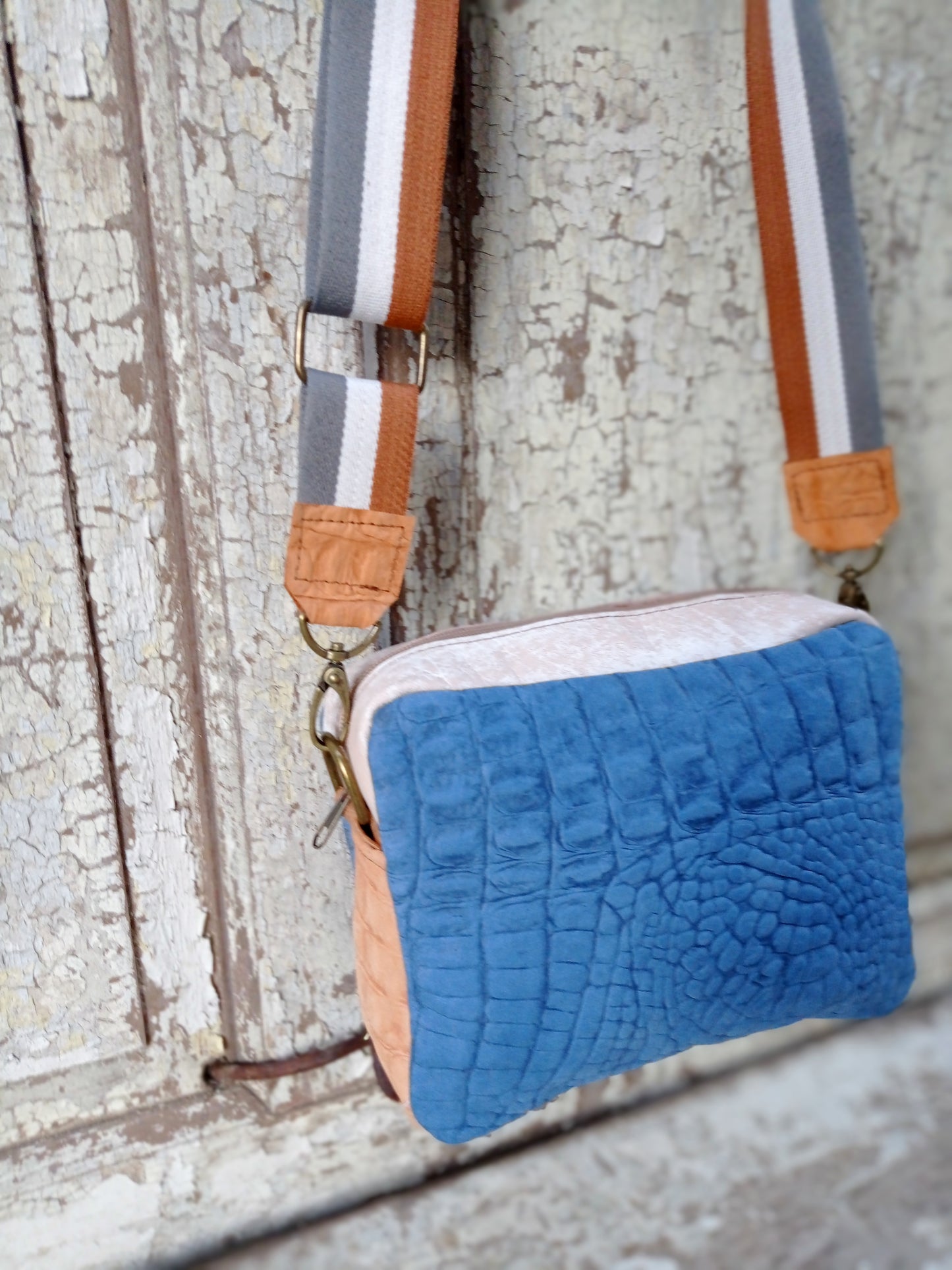 BANDOLERA MUNA EN CUERO CROCO