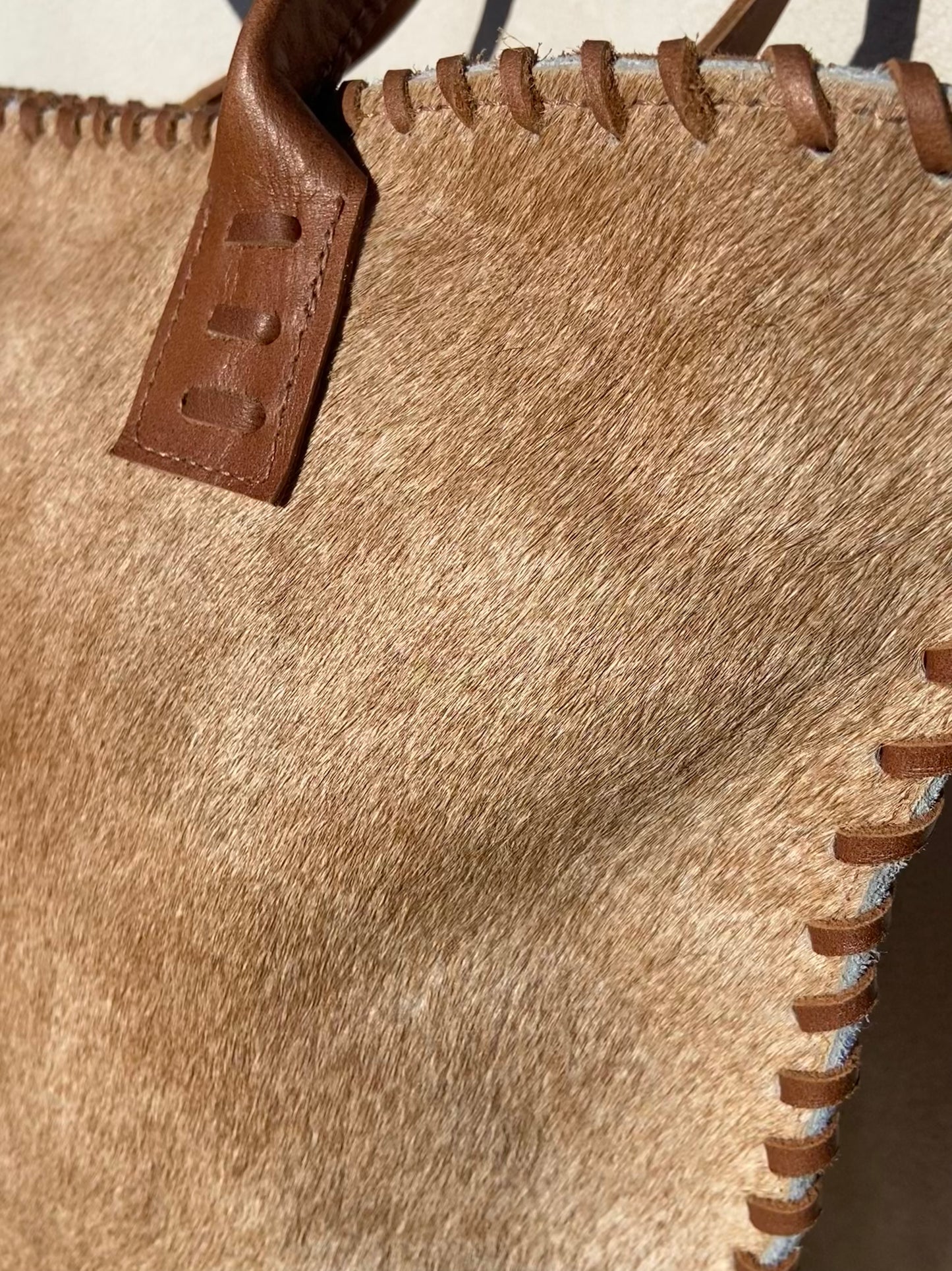 CARTERA BRUNA EN CUERO PELO